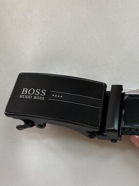 HUGO BOSS Men's Leather Ratchet Belt with Branded Plate Buckle Size 49 Inches